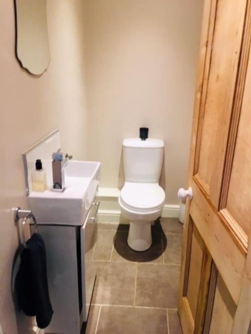 Spacious Victorian Townhouse With Cathedral Views リンカーン エクステリア 写真