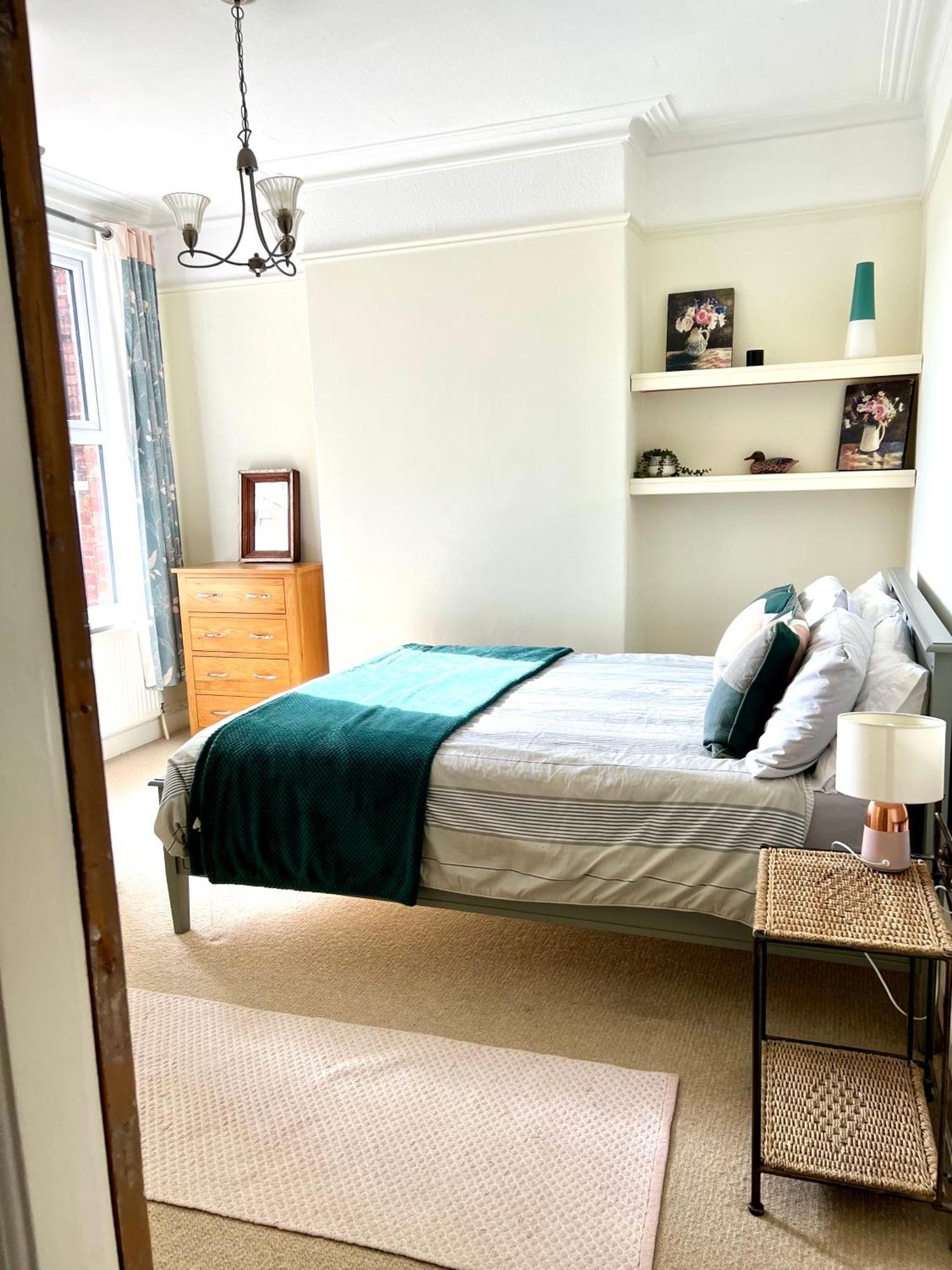 Spacious Victorian Townhouse With Cathedral Views リンカーン エクステリア 写真
